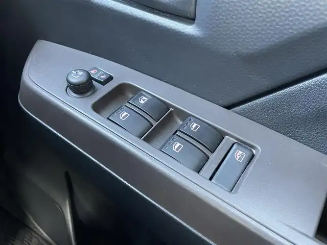 トヨタ ルーミー X 埼玉県 2023(令5)年 2.2万km ファイアークォーツレッドM /純正9型ディスプレイオーディオ//AppleCarPlay/AndridAuto//フルセグTV//バックカメラ//Bluetooth接続//片側パワースライドドア//前2席シートヒーター//ビルトインETC//スマートキーx2//LEDヘッドライト//衝突軽減ブレーキ//車線逸脱警報//横滑り防止装置//Wエアバッグ/ABS//ドライブレコーダー//オートライト//プライバシーガラス//ドアバイザー//新車時保証書//取扱説明書//オーディオ取説