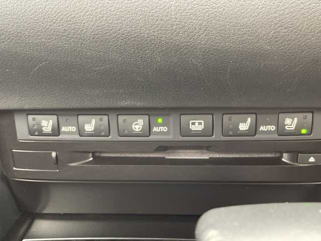 レクサス ＥＳ 300h 愛知県 2019(平31)年 2万km ソニッククォーツ 純正12.4型ナビ/三眼LEDヘッドライト/レーダークルーズコントロール/シートヒーター/エアシート/バックカメラ/パワーシート/コーナーセンサー/純正アルミホイール/ETC2.0/パドルシフト/ステアリングヒーター/オートマチックハイビーム/ドライブレコーダー/衝突軽減システム/フルセグ/CD DVD/Bluetooth/ステアリングスイッチ/スマートキー/プッシュスタート