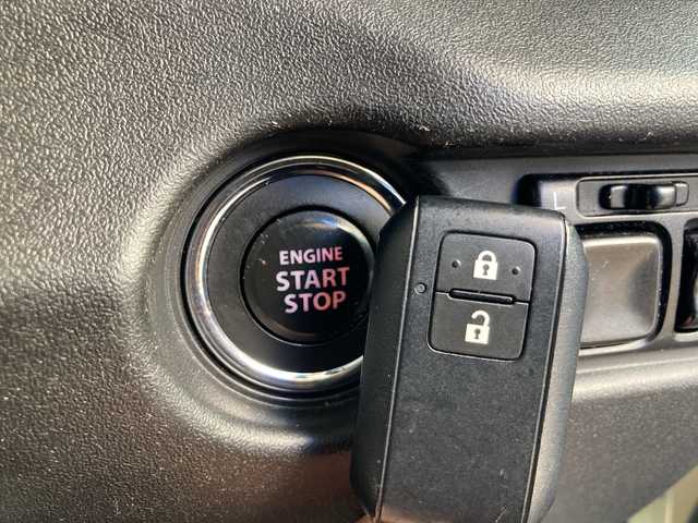 スズキ ジムニー シエラ JC 静岡県 2021(令3)年 2.1万km シフォンアイボリーメタリックブラック2トーンルーフ ワンオーナー/スズキセーフティサポート/デュアルセンサーブレーキサポート/純正8型SDナビ(CN-RZ865）/　ラジオ CD DVD Bluetooth SD　MEMORYMUSIC/ETC/クルーズコントロール/前席シートヒーター/LEDヘッドライト/フロントフォグランプ/純正ゴムマット/純正15インチアルミホイール/スマートキー×2本