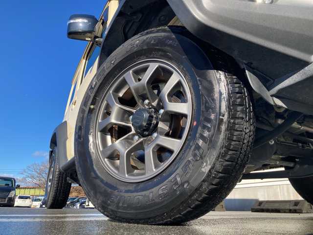 スズキ ジムニー シエラ JC 静岡県 2021(令3)年 2.1万km シフォンアイボリーメタリックブラック2トーンルーフ ワンオーナー/スズキセーフティサポート/デュアルセンサーブレーキサポート/純正8型SDナビ(CN-RZ865）/　ラジオ CD DVD Bluetooth SD　MEMORYMUSIC/ETC/クルーズコントロール/前席シートヒーター/LEDヘッドライト/フロントフォグランプ/純正ゴムマット/純正15インチアルミホイール/スマートキー×2本