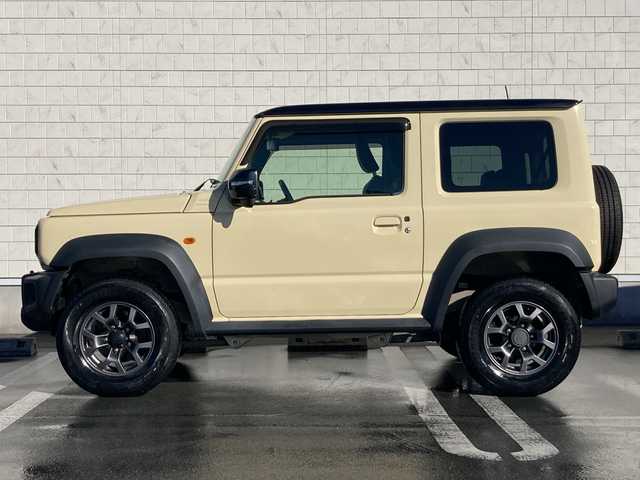 スズキ ジムニー シエラ JC 静岡県 2021(令3)年 2.1万km シフォンアイボリーメタリックブラック2トーンルーフ ワンオーナー/スズキセーフティサポート/デュアルセンサーブレーキサポート/純正8型SDナビ(CN-RZ865）/　ラジオ CD DVD Bluetooth SD　MEMORYMUSIC/ETC/クルーズコントロール/前席シートヒーター/LEDヘッドライト/フロントフォグランプ/純正ゴムマット/純正15インチアルミホイール/スマートキー×2本