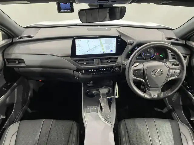 レクサス ＵＸ 250h Fスポーツ 愛知県 2023(令5)年 1.4万km ホワイトノーヴァガラスフレーク 純正メモリーナビ/フルセグTV/Bluetooth/全方位カメラ/レクサスセーフティーシステム/衝突軽減ブレーキ/ブラインドスポットモニター/ロードサインアシスト/クリアランスソナー/リアトラフィックアラート/パーキングサポートアラート/アダクティブクルーズコントロール/パワーバックドア/ETC2.0/D/N席 パワーシート/シートメモリー/シートヒーター/ステアリングヒーター/ドライブレーダー（前後）/三眼LEDヘッドライト/オートライト/オートハイビーム