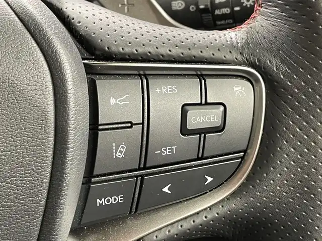 レクサス ＵＸ 250h Fスポーツ 愛知県 2023(令5)年 1.4万km ホワイトノーヴァガラスフレーク 純正メモリーナビ/フルセグTV/Bluetooth/全方位カメラ/レクサスセーフティーシステム/衝突軽減ブレーキ/ブラインドスポットモニター/ロードサインアシスト/クリアランスソナー/リアトラフィックアラート/パーキングサポートアラート/アダクティブクルーズコントロール/パワーバックドア/ETC2.0/D/N席 パワーシート/シートメモリー/シートヒーター/ステアリングヒーター/ドライブレーダー（前後）/三眼LEDヘッドライト/オートライト/オートハイビーム