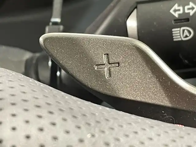 レクサス ＵＸ 250h Fスポーツ 愛知県 2023(令5)年 1.4万km ホワイトノーヴァガラスフレーク 純正メモリーナビ/フルセグTV/Bluetooth/全方位カメラ/レクサスセーフティーシステム/衝突軽減ブレーキ/ブラインドスポットモニター/ロードサインアシスト/クリアランスソナー/リアトラフィックアラート/パーキングサポートアラート/アダクティブクルーズコントロール/パワーバックドア/ETC2.0/D/N席 パワーシート/シートメモリー/シートヒーター/ステアリングヒーター/ドライブレーダー（前後）/三眼LEDヘッドライト/オートライト/オートハイビーム