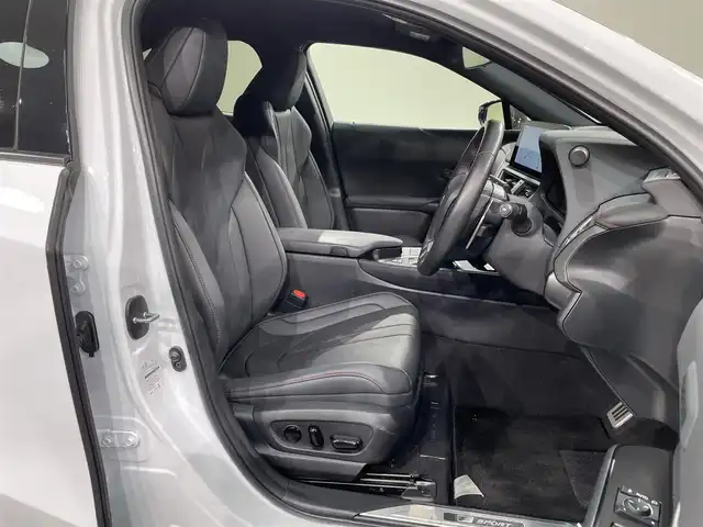 レクサス ＵＸ 250h Fスポーツ 愛知県 2023(令5)年 1.4万km ホワイトノーヴァガラスフレーク 純正メモリーナビ/フルセグTV/Bluetooth/全方位カメラ/レクサスセーフティーシステム/衝突軽減ブレーキ/ブラインドスポットモニター/ロードサインアシスト/クリアランスソナー/リアトラフィックアラート/パーキングサポートアラート/アダクティブクルーズコントロール/パワーバックドア/ETC2.0/D/N席 パワーシート/シートメモリー/シートヒーター/ステアリングヒーター/ドライブレーダー（前後）/三眼LEDヘッドライト/オートライト/オートハイビーム