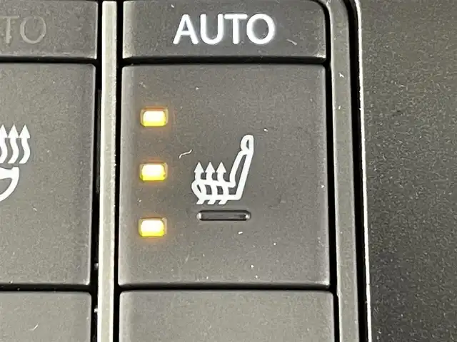 レクサス ＵＸ 250h Fスポーツ 愛知県 2023(令5)年 1.4万km ホワイトノーヴァガラスフレーク 純正メモリーナビ/フルセグTV/Bluetooth/全方位カメラ/レクサスセーフティーシステム/衝突軽減ブレーキ/ブラインドスポットモニター/ロードサインアシスト/クリアランスソナー/リアトラフィックアラート/パーキングサポートアラート/アダクティブクルーズコントロール/パワーバックドア/ETC2.0/D/N席 パワーシート/シートメモリー/シートヒーター/ステアリングヒーター/ドライブレーダー（前後）/三眼LEDヘッドライト/オートライト/オートハイビーム