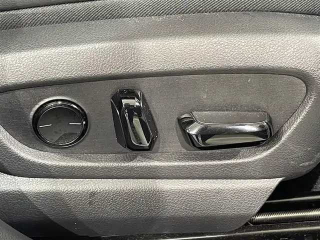 レクサス ＵＸ 250h Fスポーツ 愛知県 2023(令5)年 1.4万km ホワイトノーヴァガラスフレーク 純正メモリーナビ/フルセグTV/Bluetooth/全方位カメラ/レクサスセーフティーシステム/衝突軽減ブレーキ/ブラインドスポットモニター/ロードサインアシスト/クリアランスソナー/リアトラフィックアラート/パーキングサポートアラート/アダクティブクルーズコントロール/パワーバックドア/ETC2.0/D/N席 パワーシート/シートメモリー/シートヒーター/ステアリングヒーター/ドライブレーダー（前後）/三眼LEDヘッドライト/オートライト/オートハイビーム