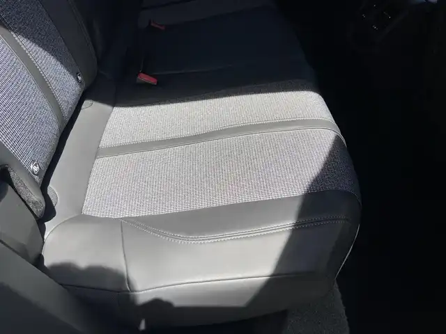 プジョー ３００８ ブルー HDi スペシャルED 栃木県 2018(平30)年 3.9万km パールⅡ ACC/レーンキープ/ブラインドスポット/バックカメラ/純正ナビ/ハーフレザー/パヒュームアトマイザー/ETC/LED/電動リアゲート/純正18インチAW