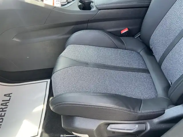 プジョー ３００８ ブルー HDi スペシャルED 栃木県 2018(平30)年 3.9万km パールⅡ ACC/レーンキープ/ブラインドスポット/バックカメラ/純正ナビ/ハーフレザー/パヒュームアトマイザー/ETC/LED/電動リアゲート/純正18インチAW