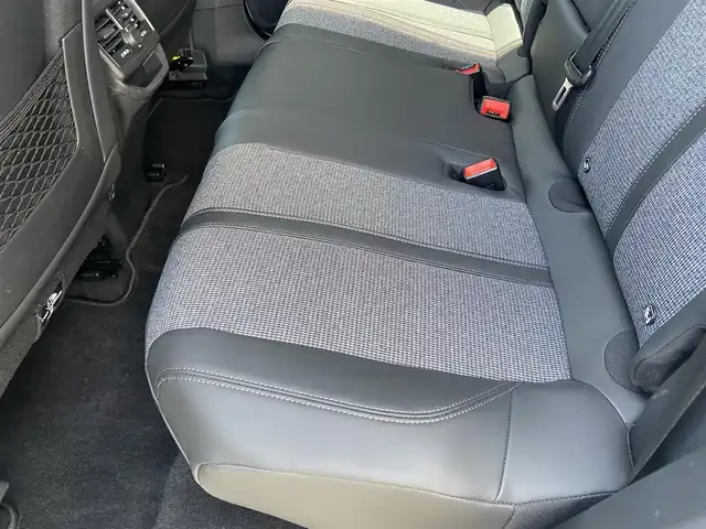 プジョー ３００８ ブルー HDi スペシャルED 栃木県 2018(平30)年 3.9万km パールⅡ ACC/レーンキープ/ブラインドスポット/バックカメラ/純正ナビ/ハーフレザー/パヒュームアトマイザー/ETC/LED/電動リアゲート/純正18インチAW