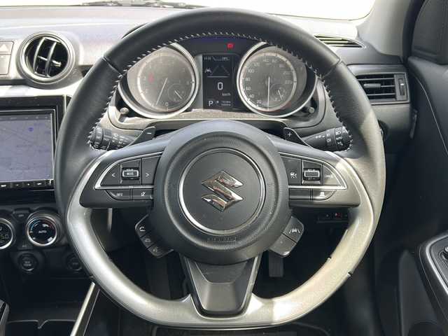 スズキ スイフト HYBRID RS 愛知県 2023(令5)年 1.7万km プレミアムシルバーメタリック /禁煙車//純正8インチSDナビ//フルセグTV/Bluetooth//CD/DVD/ETC//バックカメラ/全方位カメラ//前後ドライブレコーダー/　（ＷＨＳＲ－５１０）//スズキセーフティサポート//デュアルセンサーブレーキサポート//車線逸脱抑制機能/BSM//リアクロストラフィックアラート//アダプティブクルーズコントロール//運転席シートヒーター//パドルシフト//純正１６インチアルミ//ステアリングスイッチ//プッシュスタート//LEDオートライト//フォグランプ//アイドリングストップ//電動格納ミラーウインカー//純正フロアマット//革巻きステアリング//取扱説明書//スマートキー×2