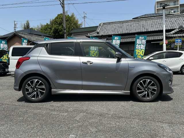 スズキ スイフト HYBRID RS 愛知県 2023(令5)年 1.7万km プレミアムシルバーメタリック /禁煙車//純正8インチSDナビ//フルセグTV/Bluetooth//CD/DVD/ETC//バックカメラ/全方位カメラ//前後ドライブレコーダー/　（ＷＨＳＲ－５１０）//スズキセーフティサポート//デュアルセンサーブレーキサポート//車線逸脱抑制機能/BSM//リアクロストラフィックアラート//アダプティブクルーズコントロール//運転席シートヒーター//パドルシフト//純正１６インチアルミ//ステアリングスイッチ//プッシュスタート//LEDオートライト//フォグランプ//アイドリングストップ//電動格納ミラーウインカー//純正フロアマット//革巻きステアリング//取扱説明書//スマートキー×2