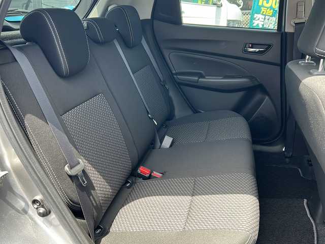 スズキ スイフト HYBRID RS 愛知県 2023(令5)年 1.7万km プレミアムシルバーメタリック /禁煙車//純正8インチSDナビ//フルセグTV/Bluetooth//CD/DVD/ETC//バックカメラ/全方位カメラ//前後ドライブレコーダー/　（ＷＨＳＲ－５１０）//スズキセーフティサポート//デュアルセンサーブレーキサポート//車線逸脱抑制機能/BSM//リアクロストラフィックアラート//アダプティブクルーズコントロール//運転席シートヒーター//パドルシフト//純正１６インチアルミ//ステアリングスイッチ//プッシュスタート//LEDオートライト//フォグランプ//アイドリングストップ//電動格納ミラーウインカー//純正フロアマット//革巻きステアリング//取扱説明書//スマートキー×2