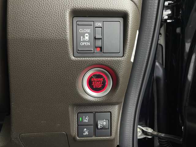 ホンダ Ｎ ＢＯＸ L 鹿児島県 2023(令5)年 2.4万km クリスタルブラックパール ワンオーナー/純正ディスプレイオーディオ/フルセグ/CD/DVD/Bluetoothオーディオ/レーダークルーズコントロール/ホンダセンシング/電動パーキンク/オートホールド/片側パワースライドドア/シートバックテーブル/ステアリングスイッチ/ルーフコンソール/シートヒーター/オートライト/ETC/フロアマット/スペアキー