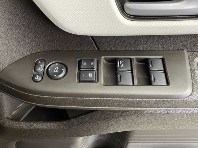 ホンダ Ｎ ＢＯＸ L 鹿児島県 2023(令5)年 2.4万km クリスタルブラックパール ワンオーナー/純正ディスプレイオーディオ/フルセグ/CD/DVD/Bluetoothオーディオ/レーダークルーズコントロール/ホンダセンシング/電動パーキンク/オートホールド/片側パワースライドドア/シートバックテーブル/ステアリングスイッチ/ルーフコンソール/シートヒーター/オートライト/ETC/フロアマット/スペアキー
