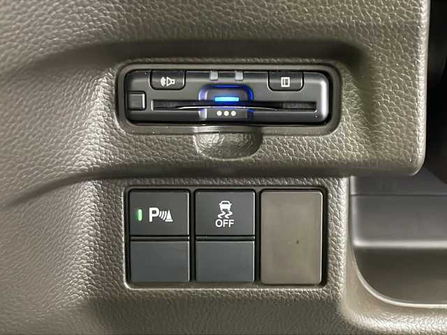 ホンダ Ｎ ＢＯＸ L 鹿児島県 2023(令5)年 2.4万km クリスタルブラックパール ワンオーナー/純正ディスプレイオーディオ/フルセグ/CD/DVD/Bluetoothオーディオ/レーダークルーズコントロール/ホンダセンシング/電動パーキンク/オートホールド/片側パワースライドドア/シートバックテーブル/ステアリングスイッチ/ルーフコンソール/シートヒーター/オートライト/ETC/フロアマット/スペアキー