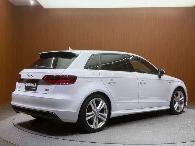 アウディ Ａ３ SB1．4TFSIシリンダーオンデマンド 千葉県 2016(平28)年 2.8万km グレイシアホワイトメタリック ＡＣＣ　/純正ナビ　/バックカメラ　/ａｕｄｉプレセンス　/フルセグＴＶ　/ＣＤ　/ＤＶＤ再生　/ＭＳＶ　/ＰＤＣ　/ドライブレコーダー　/キセノンヘッドライト　/オートライト/スマートキー　/ＥＴＣ　/純正１８インチＡＷ