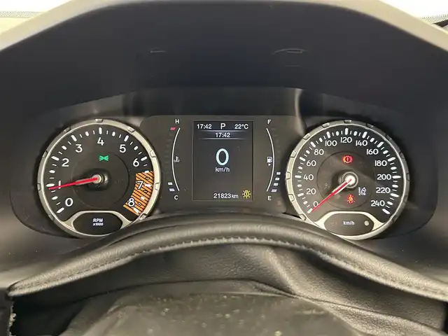 クライスラー・ジープ ジープ レネゲード ナイトイーグル 岡山県 2020(令2)年 2.2万km 白 前面衝突警告/車線逸脱警告/パーキングセンサー/BSA/レインセンサー/クルーズコントロール/アップルカープレイ/アンドロイドオート/アイドリングストップ/ETC/アダプティブヘッドライト/オートライト/プッシュスタート/純正18インチAW
