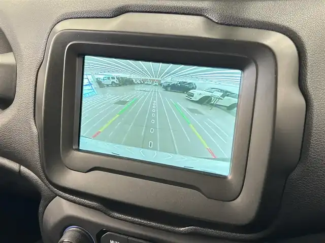 クライスラー・ジープ ジープ レネゲード ナイトイーグル 岡山県 2020(令2)年 2.2万km 白 前面衝突警告/車線逸脱警告/パーキングセンサー/BSA/レインセンサー/クルーズコントロール/アップルカープレイ/アンドロイドオート/アイドリングストップ/ETC/アダプティブヘッドライト/オートライト/プッシュスタート/純正18インチAW