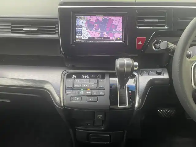 ホンダ ステップワゴン スパーダ クルスピセンシング 群馬県 2018(平30)年 8.2万km プレミアムスパークルブラックパール 社外メモリナビ（CD、DVD、Bluetooth）/ビルトインETC/Wパワースライドドア/レーダークルーズコントロール/パドルシフト/ウィンカーミラー/LEDライト/革巻きステアリング/スマートキー/電動格納ミラー