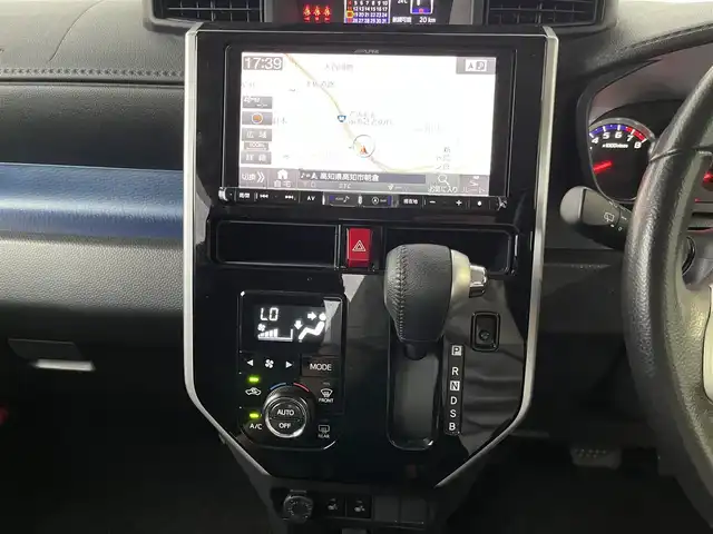 トヨタ タンク カスタムG S 高知県 2018(平30)年 4.3万km パールホワイトⅢ 純正ナビ/　Bluetooth/フルセグ/　CD/DVD/AM/FM/バックカメラ/両側パワースライドドア/ビルトインETC/クルーズコントロール/アイドリングストップ/プッシュスタート/スマートキー/スペアキー/LEDヘッドライト/コーナーセンサー/オートライト/純正フロアマット/純正14インチアルミホイール/シートヒーター/衝突被害軽減システム/盗難防止装置