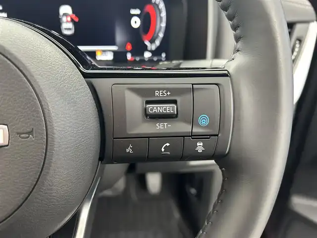 日産 エクストレイル X e－4ORCE 90周年記念車 福井県 2024(令6)年 0.5万km 赤 純正１２．３インチナビ　/(Bluetooth/フルセグTV/CarPlay/USB接続）/アラウンドビューモニター　/プロパイロット　/衝突軽減ブレーキ　/ビルトインＥＴＣ２．０　/シートヒーター　/１００Ｖ電源　/ＬＥＤヘッドライト　/パワーバックドア　/ブラインドスポットモニター/パワーシート/オートブレーキホールド機能/コーナーセンサー/ルーフレール
