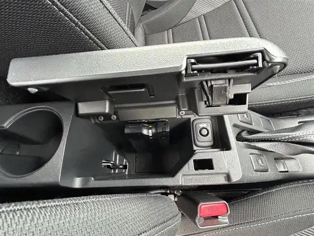 ダイハツ コペン ローブ 愛知県 2014(平26)年 2.1万km マタドールレッドP 〇アクティブトップ/〇スマートキー/〇プッシュスタート/〇純正ナビ/〇ワンセグTV/〇バックカメラ/〇ETC/〇ｅｃｏ IDLEシステム/〇LEDヘッドランプ/〇純正16インチアルミ/〇革巻きステアリングホイール/〇オートエアコン/〇OPブラックファブリックスポーツシート/〇前席シートヒーター/〇キーフリーシステム