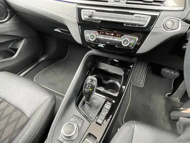 ＢＭＷ Ｘ１ xDrive 18d xライン 石川県 2020(令2)年 3.5万km ミネラルホワイト 純正メモリナビ/バックカメラ/Bluetooth/オートクルーズコントロール/インテリジェントセーフティー/パワーシート(前席)/パワーリアゲート/オートライト/LEDヘッドライト/フォグランプ(前後)/アンビエントライト/プッシュスタート/ETC(ルームミラー一体型)