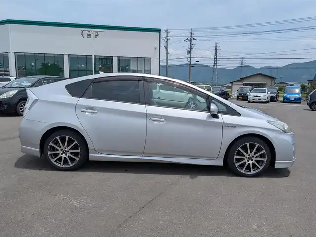 トヨタ プリウス G ツーリングセレクション 福井県 2009(平21)年 11.8万km シルバーM バックカメラ/ビルトインＥＴＣ/LEDヘッドライト/Fフォグ/クルーズコントロール/前後ドライブレコーダー/純正8インチメモリナビ（CD/DVD/BT/iPod）/フルセグテレビ/横滑り防止装置/盗難防止装置/ダブル＋サイドエアバッグ/カーテンエアバッグ/アイドリングストップ/純正フロアマット/スマートキー