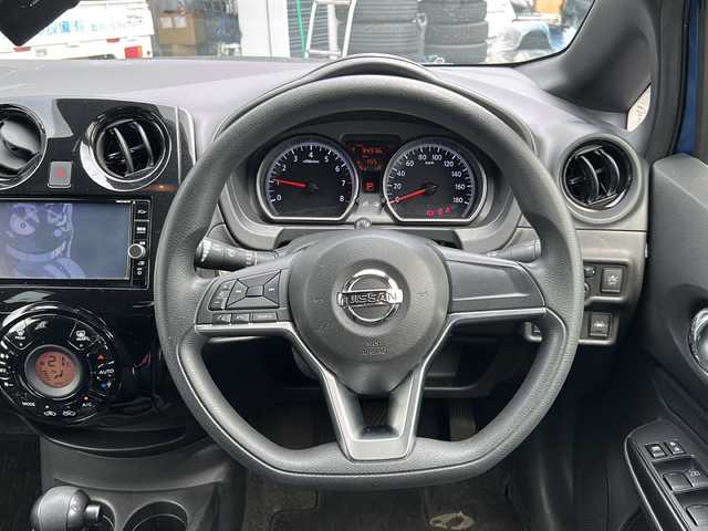 日産 ノート X 佐賀県 2018(平30)年 3.5万km シャイニングブルー/スーパーブラック 2トーン 純正ナビ/Bluetooth/CD/DVD/ワンセグテレビ/ワンオーナー/バックカメラ/プッシュスタート/アラウンドビューモニター/アイドリングストップ/衝突軽減システム/盗難防止装置/オートエアコン/オートライト/ETC/ステアリングスイッチ/電格ミラー/スマートキー/コーナーセンサー/スペアキー/保証書取扱説明書/記録簿R６、２