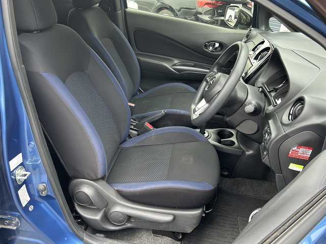 日産 ノート X 佐賀県 2018(平30)年 3.5万km シャイニングブルー/スーパーブラック 2トーン 純正ナビ/Bluetooth/CD/DVD/ワンセグテレビ/ワンオーナー/バックカメラ/プッシュスタート/アラウンドビューモニター/アイドリングストップ/衝突軽減システム/盗難防止装置/オートエアコン/オートライト/ETC/ステアリングスイッチ/電格ミラー/スマートキー/コーナーセンサー/スペアキー/保証書取扱説明書/記録簿R６、２