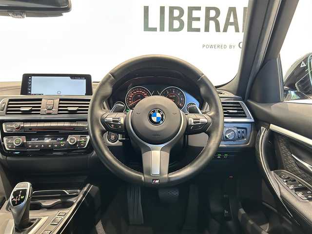 ＢＭＷ ３２０ｄ ツーリング Mスポーツ 福岡県 2018(平30)年 4.2万km サファイアブラックP 純正ナビ　/バックカメラ　/メモリ付パワーシート　/シートヒーター　/ＡＣＣ　/ＢＳＭ　/レーンキープ　/パワーバックドア　/前後ソナー　/ＣＤ／ＤＶＤ　/アンビエントライト　/ＬＥＤヘッドライト　/パドルシフト　/ＥＴＣ