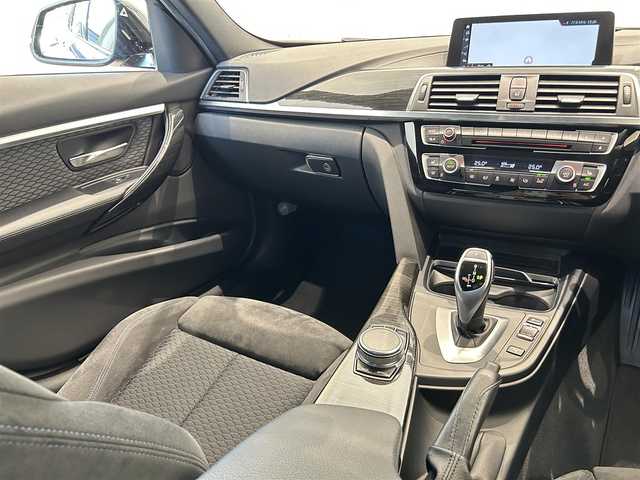 ＢＭＷ ３２０ｄ ツーリング Mスポーツ 福岡県 2018(平30)年 4.2万km サファイアブラックP 純正ナビ　/バックカメラ　/メモリ付パワーシート　/シートヒーター　/ＡＣＣ　/ＢＳＭ　/レーンキープ　/パワーバックドア　/前後ソナー　/ＣＤ／ＤＶＤ　/アンビエントライト　/ＬＥＤヘッドライト　/パドルシフト　/ＥＴＣ