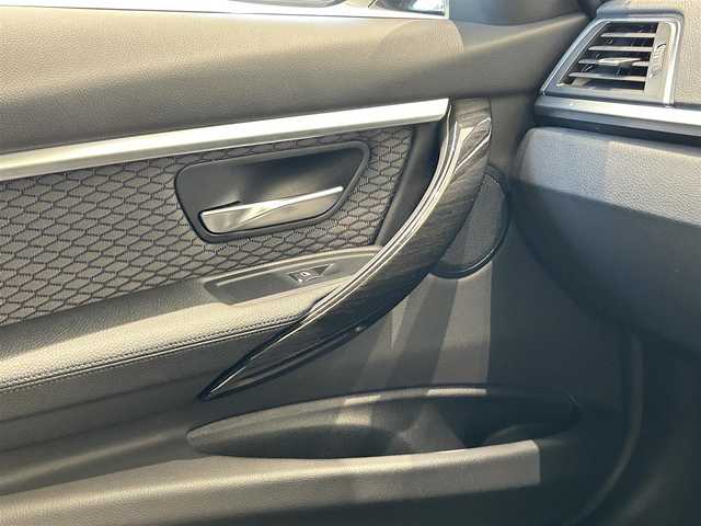 ＢＭＷ ３２０ｄ ツーリング Mスポーツ 福岡県 2018(平30)年 4.2万km サファイアブラックP 純正ナビ　/バックカメラ　/メモリ付パワーシート　/シートヒーター　/ＡＣＣ　/ＢＳＭ　/レーンキープ　/パワーバックドア　/前後ソナー　/ＣＤ／ＤＶＤ　/アンビエントライト　/ＬＥＤヘッドライト　/パドルシフト　/ＥＴＣ