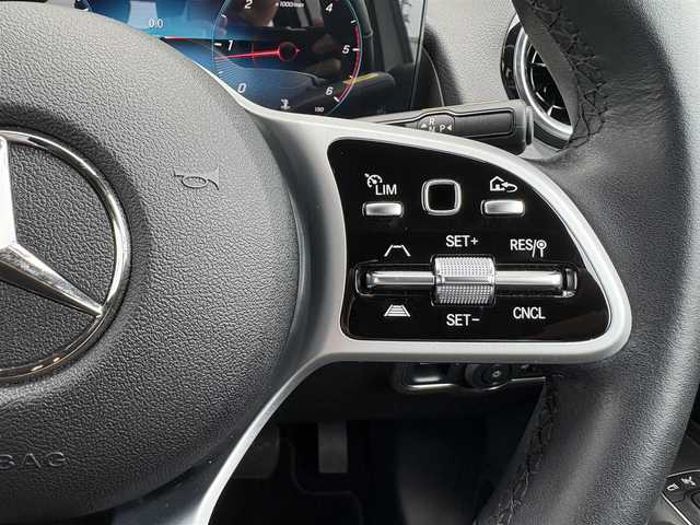 メルセデス・ベンツ Ｍ・ベンツ ＧＬＢ２００ｄ 4マチック 石川県 2021(令3)年 3.7万km デジタルホワイト ４WD/ディーゼルターボ/純正メモリナビ/〈BT／AM／FM／DVD〉/アラウンドビューモニター/黒革シート/シートメモリー/パワーシート〈前席〉/シートヒーター〈前席〉/ステアリングスイッチ/パドルシフト/ワイヤレスチャージ/ヘッドアップディスプレイ/クルーズコントロール/ルーフレール/LEDヘッドライト/オートライト/オートマチックハイビーム/ETC2.0
