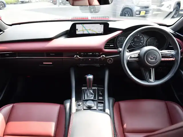 マツダ マツダ３ファストバック 20S バーガンディセレクション 福岡県 2020(令2)年 0.9万km ソウルレッドクリスタルM マツダコネクトナビ/360°ビューモニター/BOSEサウンドシステム/DVDプレーヤー/i-ACTIVSENSE/レーダークルーズコントロール/ブラインドスポットモニタリング/ヘッドアップディスプレイ/シートヒーター/ステアリングヒーター/赤レザーシート/D席パワーシート（メモリ機能付き）/純正前後ドライブレコーダー/ETC/LEDヘッドライト/純正18インチアルミホイール/スマートキー×2