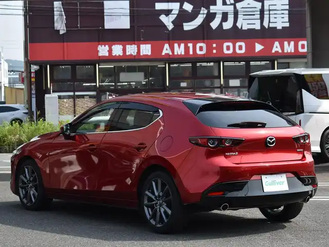 マツダ マツダ３ファストバック 20S バーガンディセレクション 福岡県 2020(令2)年 0.9万km ソウルレッドクリスタルM マツダコネクトナビ/360°ビューモニター/BOSEサウンドシステム/DVDプレーヤー/i-ACTIVSENSE/レーダークルーズコントロール/ブラインドスポットモニタリング/ヘッドアップディスプレイ/シートヒーター/ステアリングヒーター/赤レザーシート/D席パワーシート（メモリ機能付き）/純正前後ドライブレコーダー/ETC/LEDヘッドライト/純正18インチアルミホイール/スマートキー×2