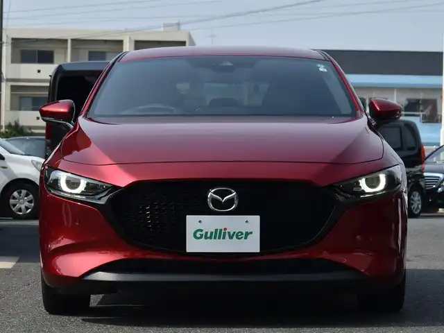 マツダ マツダ３ファストバック 20S バーガンディセレクション 福岡県 2020(令2)年 0.9万km ソウルレッドクリスタルM マツダコネクトナビ/360°ビューモニター/BOSEサウンドシステム/DVDプレーヤー/i-ACTIVSENSE/レーダークルーズコントロール/ブラインドスポットモニタリング/ヘッドアップディスプレイ/シートヒーター/ステアリングヒーター/赤レザーシート/D席パワーシート（メモリ機能付き）/純正前後ドライブレコーダー/ETC/LEDヘッドライト/純正18インチアルミホイール/スマートキー×2