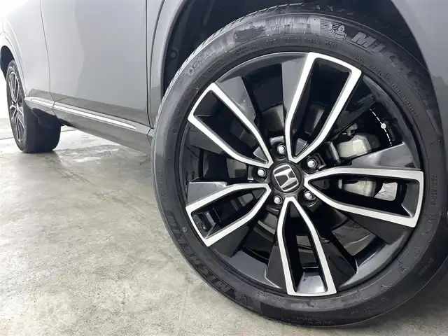 ホンダ ヴェゼル ハイブリッド e:HEV Z 福島県 2021(令3)年 3.3万km クリスタルブラックパール ホンダセンシング　/・ＣＭＢＳ/・路外逸脱抑制/・ＢＳＭ/・レーダークルーズコントロール/純正メモリナビゲーション　/バックカメラ　/ドライブレコーダ前後　/パワーバックドア　/電子パーキング　/・ブレーキホールド　/ハーフレザーシート　/ダウンヒルアシストコントロール　/シートヒーター　/・ステアヒーター/プッシュスタート/・スマートキー/・スペアキー/ステアリングスイッチ/・革巻きステアリング/・チルトステアリング/LEDライト/・オートライト/・フォグライト/フロント熱線/純正ラバーマット/ドアバイザー
