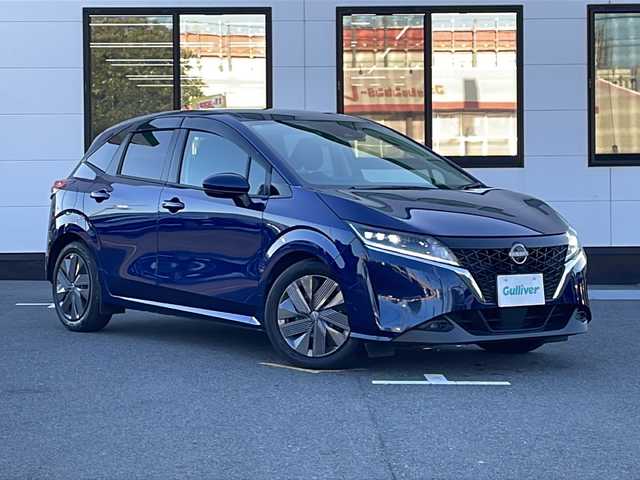 日産 ノート X 山口県 2021(令3)年 5.2万km オーロラフレアブルーパール ワンオーナー/Nissan　Connect ナビゲーションシステム/・AM/FM/・USB/・Apple CarPlay/・Android Auto/・HDMI/・フルセグテレビ/・Bluetooth/ステアリングスイッチ/ETC2.0/ドライブレコーダー/アラウンドビューモニター/ブラインドスポットモニター/インテリジェントルームミラー/ワイヤレス充電/USB電源ソケット/純正フロアマット/前席シートヒーター/ステアリングヒーター/スマートキー・スペアキー有/プッシュアップスタート/LEDヘッドランプ/フォグランプ/オートライト/オートマチックハイビーム/電動パーキングブレーキ/オートブレーキホールド/プロパイロット/衝突被害軽減システム/横滑り防止装置/フロント＆バックソナー/盗難防止装置/取扱説明書