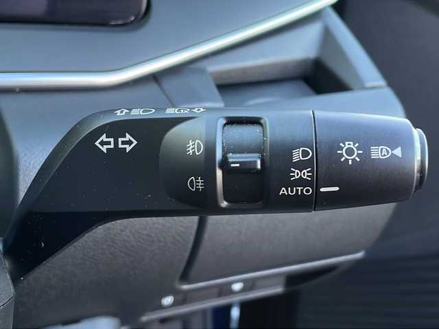 日産 ノート X 山口県 2021(令3)年 5.2万km オーロラフレアブルーパール ワンオーナー/Nissan　Connect ナビゲーションシステム/・AM/FM/・USB/・Apple CarPlay/・Android Auto/・HDMI/・フルセグテレビ/・Bluetooth/ステアリングスイッチ/ETC2.0/ドライブレコーダー/アラウンドビューモニター/ブラインドスポットモニター/インテリジェントルームミラー/ワイヤレス充電/USB電源ソケット/純正フロアマット/前席シートヒーター/ステアリングヒーター/スマートキー・スペアキー有/プッシュアップスタート/LEDヘッドランプ/フォグランプ/オートライト/オートマチックハイビーム/電動パーキングブレーキ/オートブレーキホールド/プロパイロット/衝突被害軽減システム/横滑り防止装置/フロント＆バックソナー/盗難防止装置/取扱説明書