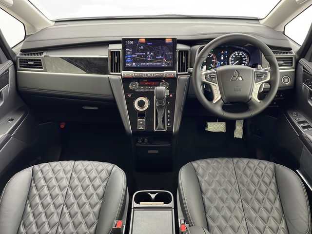 三菱 デリカＤ：５ ブラックエディション 愛知県 2025(令7)年 0.1千km ホワイトダイヤモンド 新車・未使用車/純正ナビ/バックカメラ/フルセグTV・HDMI・CD・DVD・USB/AppleCarPlay・AndroidAuto/両側パワースライドドア/パワーバックドア/レザーシート/運転席パワーシート/運転席助手席シートヒーター/革巻きステアリング/ステアリングヒーター/アイドリングストップ/レーダークルーズコントロール（ACC）/LDW/BSM/レーンチェンジアシスト/衝突被害軽減ブレーキ/オートマチックハイビーム/スペアキー/新車保証書・取扱説明書