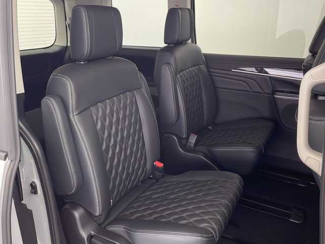 三菱 デリカＤ：５ ブラックエディション 愛知県 2025(令7)年 0.1千km ホワイトダイヤモンド 新車・未使用車/純正ナビ/バックカメラ/フルセグTV・HDMI・CD・DVD・USB/AppleCarPlay・AndroidAuto/両側パワースライドドア/パワーバックドア/レザーシート/運転席パワーシート/運転席助手席シートヒーター/革巻きステアリング/ステアリングヒーター/アイドリングストップ/レーダークルーズコントロール（ACC）/LDW/BSM/レーンチェンジアシスト/衝突被害軽減ブレーキ/オートマチックハイビーム/スペアキー/新車保証書・取扱説明書