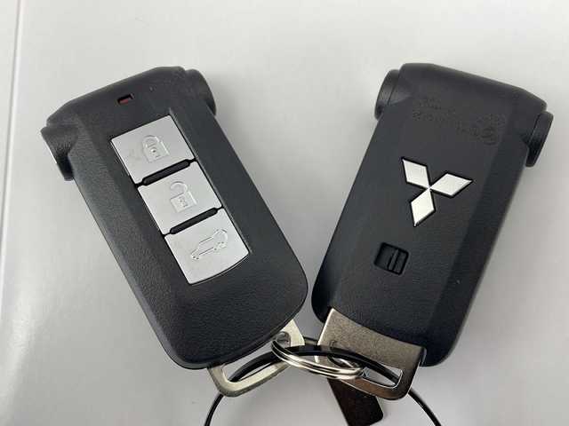 三菱 デリカＤ：５ ブラックエディション 愛知県 2025(令7)年 0.1千km ホワイトダイヤモンド 新車・未使用車/純正ナビ/バックカメラ/フルセグTV・HDMI・CD・DVD・USB/AppleCarPlay・AndroidAuto/両側パワースライドドア/パワーバックドア/レザーシート/運転席パワーシート/運転席助手席シートヒーター/革巻きステアリング/ステアリングヒーター/アイドリングストップ/レーダークルーズコントロール（ACC）/LDW/BSM/レーンチェンジアシスト/衝突被害軽減ブレーキ/オートマチックハイビーム/スペアキー/新車保証書・取扱説明書