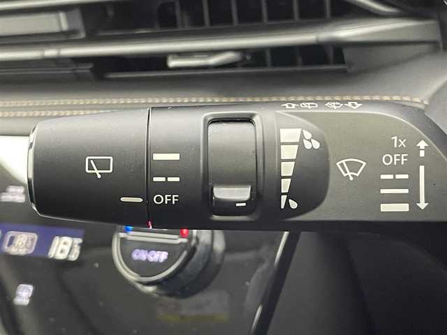 日産 セレナ e－パワー ハイウェイスター V 富山県 2023(令5)年 2.7万km プリズムホワイト 社外ナビ（AM/FM/BT/DVD/フルセグ）/バックカメラ/ALPINE後席モニター/ドライブレコーダー/ETC/ブラインドスポットモニター/衝突被害軽減システム/レーダークルーズコントロール/レーンキープアシスト/コーナーセンサー/横滑り防止装置/アイドリングストップ/オートLEDライト/オートマチックハイビーム/純正アルミホイール/社外フロアマット/オートホールド付電子パーキング/革巻きステアリング/ステアリングスイッチ/スマートキー/スペアキー