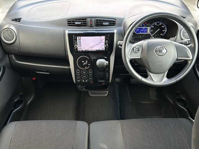 日産 デイズ ハイウェイスターX 道東・釧路十勝 2017(平29)年 5万km ブラック ・4WD/・純正SDナビ/(フルセグ BT CD DVD FM AM)/・全方位カメラ/・衝突軽減システム/・運転席のみシートヒーター/・前方ドライブレコーダー/・オートライト/・オートマチックハイビーム/・LEDヘッドライト/・アイドリングストップ/・純正フロアマット/・ドアバイザー/・スマートキー/・プッシュスタート/・社外AW付スタッドレスタイヤ積込