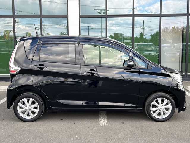 日産 デイズ ハイウェイスターX 道東・釧路十勝 2017(平29)年 5万km ブラック ・4WD/・純正SDナビ/(フルセグ BT CD DVD FM AM)/・全方位カメラ/・衝突軽減システム/・運転席のみシートヒーター/・前方ドライブレコーダー/・オートライト/・オートマチックハイビーム/・LEDヘッドライト/・アイドリングストップ/・純正フロアマット/・ドアバイザー/・スマートキー/・プッシュスタート/・社外AW付スタッドレスタイヤ積込