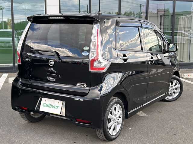 日産 デイズ ハイウェイスターX 道東・釧路十勝 2017(平29)年 5万km ブラック ・4WD/・純正SDナビ/(フルセグ BT CD DVD FM AM)/・全方位カメラ/・衝突軽減システム/・運転席のみシートヒーター/・前方ドライブレコーダー/・オートライト/・オートマチックハイビーム/・LEDヘッドライト/・アイドリングストップ/・純正フロアマット/・ドアバイザー/・スマートキー/・プッシュスタート/・社外AW付スタッドレスタイヤ積込