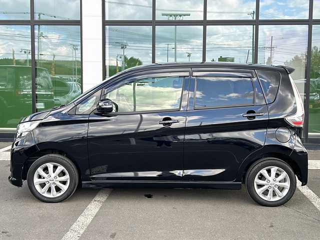 日産 デイズ ハイウェイスターX 道東・釧路十勝 2017(平29)年 5万km ブラック ・4WD/・純正SDナビ/(フルセグ BT CD DVD FM AM)/・全方位カメラ/・衝突軽減システム/・運転席のみシートヒーター/・前方ドライブレコーダー/・オートライト/・オートマチックハイビーム/・LEDヘッドライト/・アイドリングストップ/・純正フロアマット/・ドアバイザー/・スマートキー/・プッシュスタート/・社外AW付スタッドレスタイヤ積込