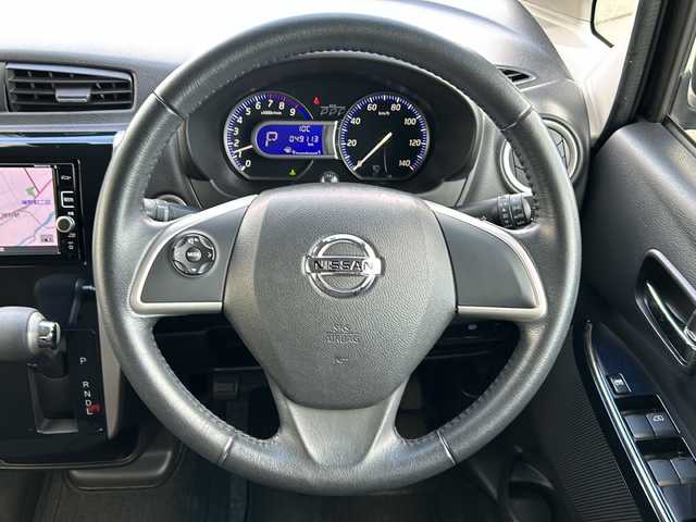 日産 デイズ ハイウェイスターX 道東・釧路十勝 2017(平29)年 5万km ブラック ・4WD/・純正SDナビ/(フルセグ BT CD DVD FM AM)/・全方位カメラ/・衝突軽減システム/・運転席のみシートヒーター/・前方ドライブレコーダー/・オートライト/・オートマチックハイビーム/・LEDヘッドライト/・アイドリングストップ/・純正フロアマット/・ドアバイザー/・スマートキー/・プッシュスタート/・社外AW付スタッドレスタイヤ積込